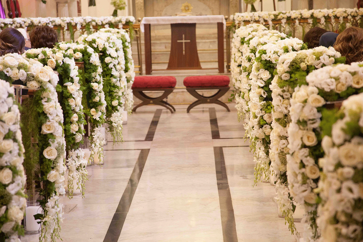 Aisle – wedding floral design by Les Trois Fleurs, Lebanon