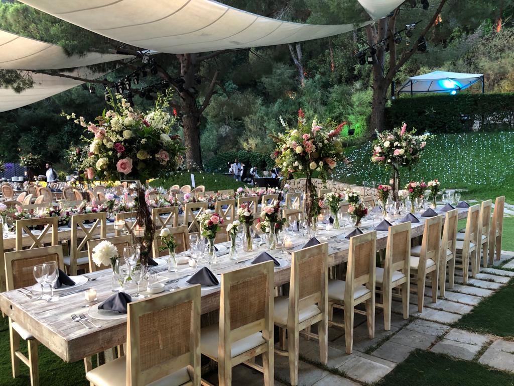 Table Set – wedding floral design by Les Trois Fleurs, Lebanon