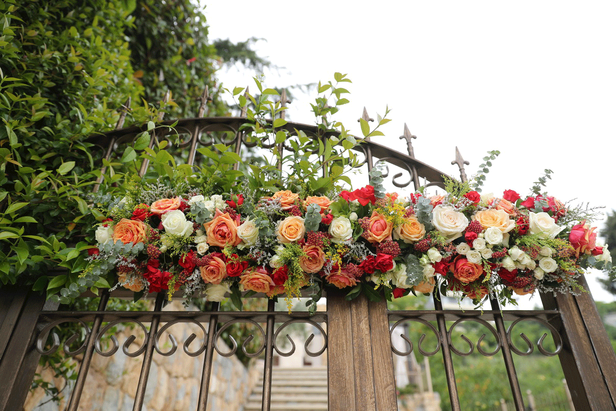 Runner – wedding floral design by Les Trois Fleurs, Lebanon