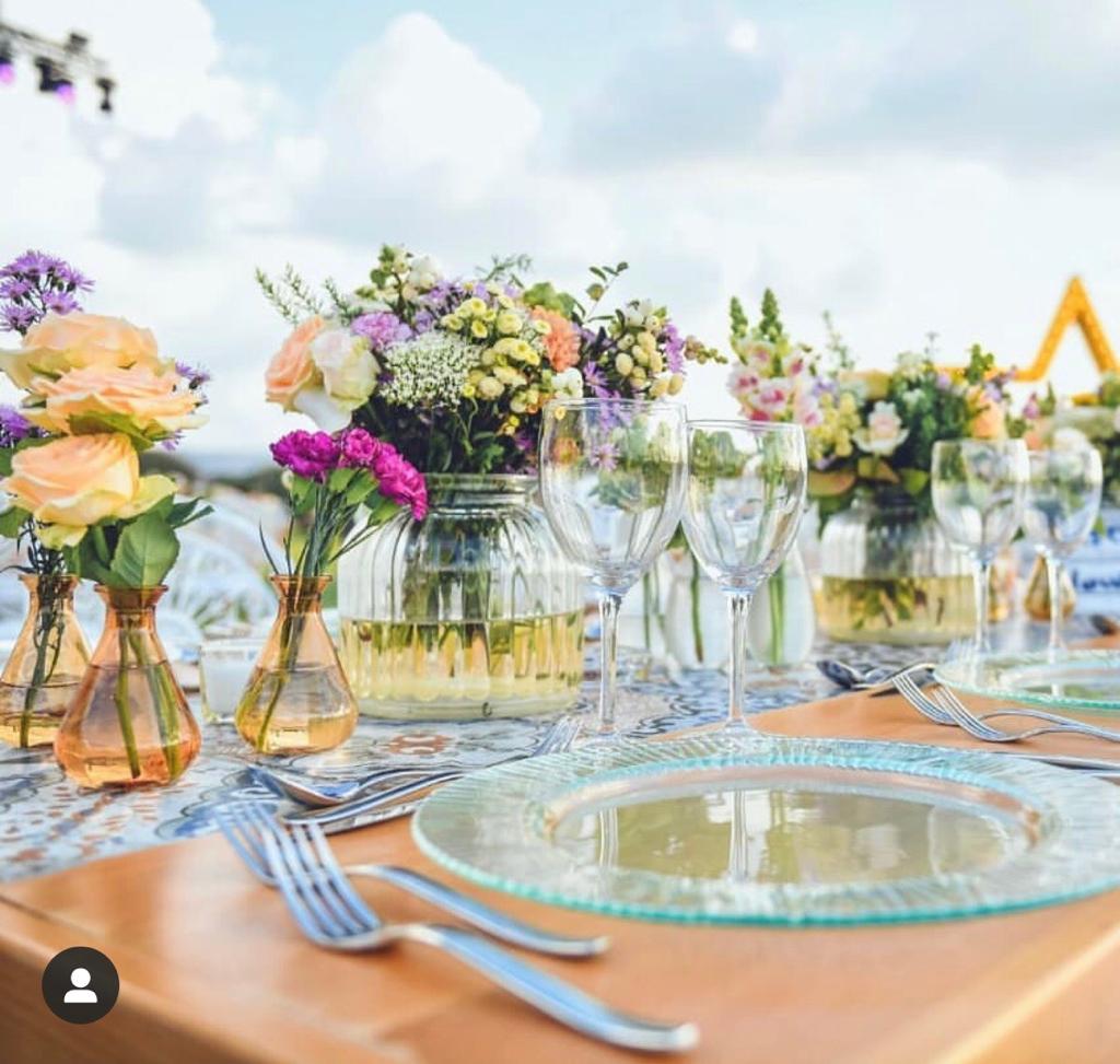 Table Set – wedding floral design by Les Trois Fleurs, Lebanon