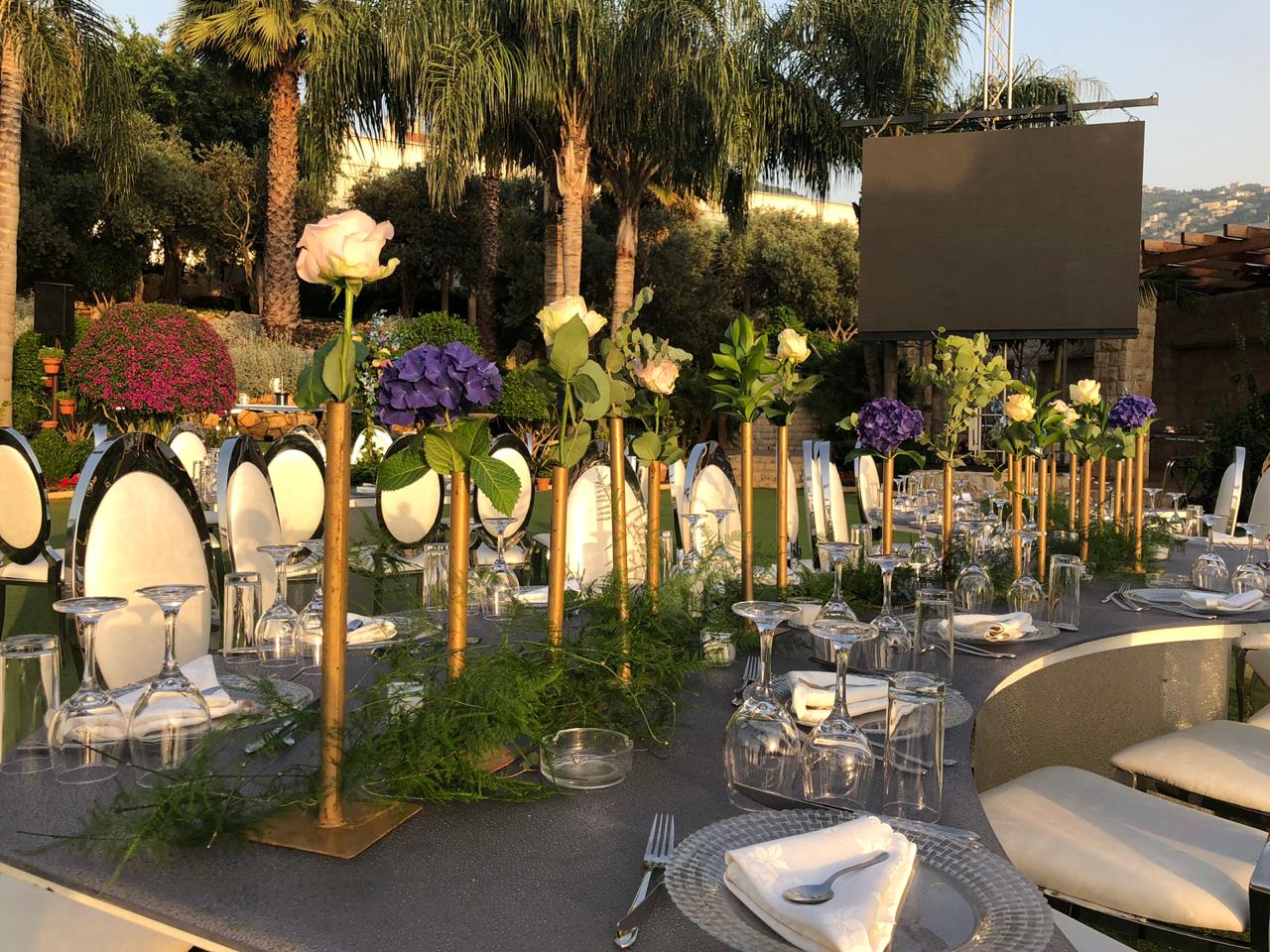 Table Set – wedding floral design by Les Trois Fleurs, Lebanon
