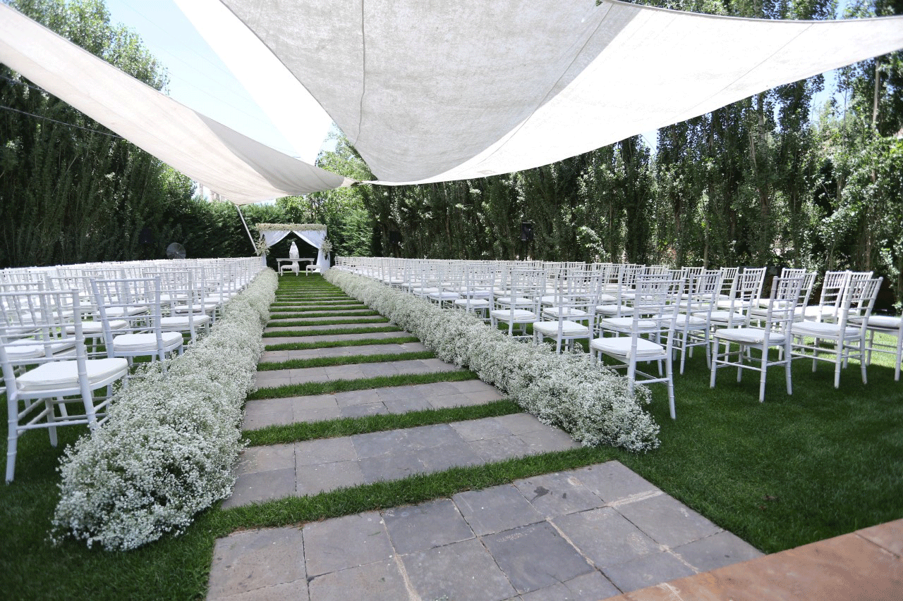 Aisle – wedding floral design by Les Trois Fleurs, Lebanon