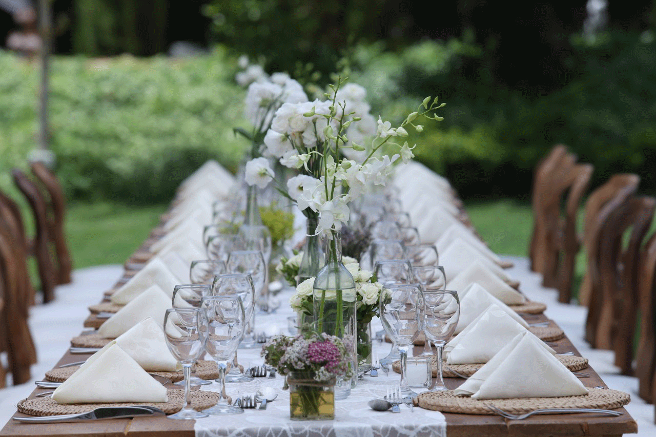 Table Set – wedding floral design by Les Trois Fleurs, Lebanon